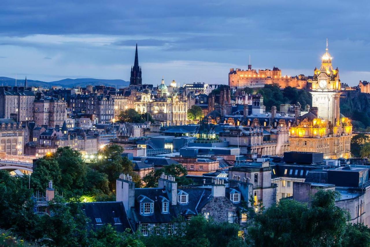 Altido Ultra Stylish Calton Road Apt W/ Parking Apartamento Edimburgo Exterior foto